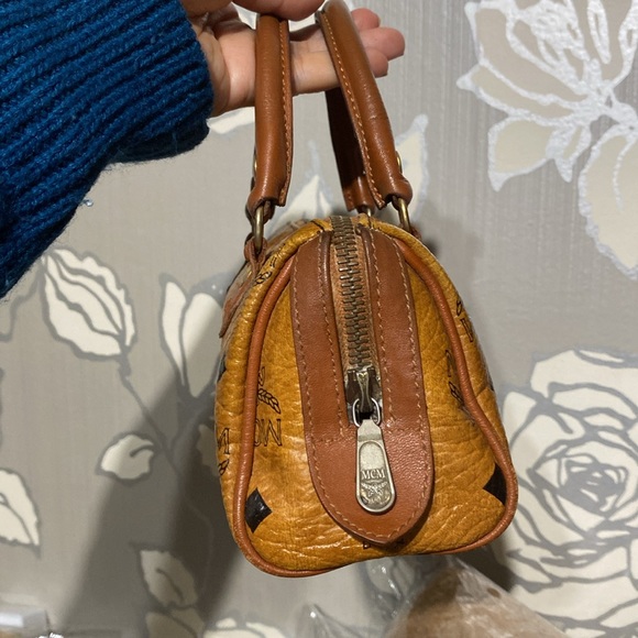 Mcm mini Boston- Germany -Authentic ✅Well used condition -firm in price . - Picture 5 of 16